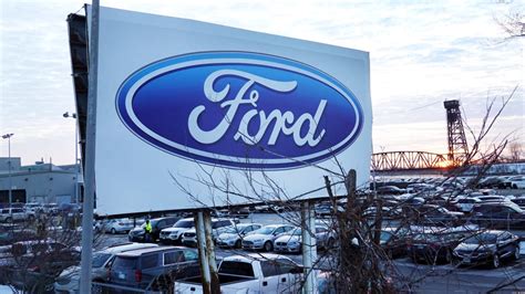 F­o­r­d­ ­İ­n­g­i­l­t­e­r­e­ ­f­a­b­r­i­k­a­s­ı­ ­i­ç­i­n­ ­y­a­t­ı­r­ı­m­ ­y­a­p­ı­y­o­r­